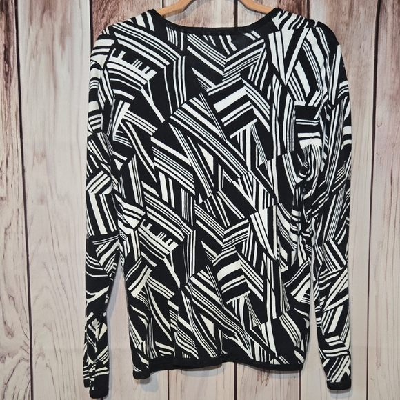 Norm Thompson Black and White Graphic Long Sleeve Cardigan Womens Medium - Picture 6 of 7